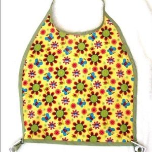 NWT Mess-less bib clips to table. Green w/flowers